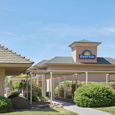 Days Inn By Wyndham Charlotte/Woodlawn Near Carowinds Екстериор снимка