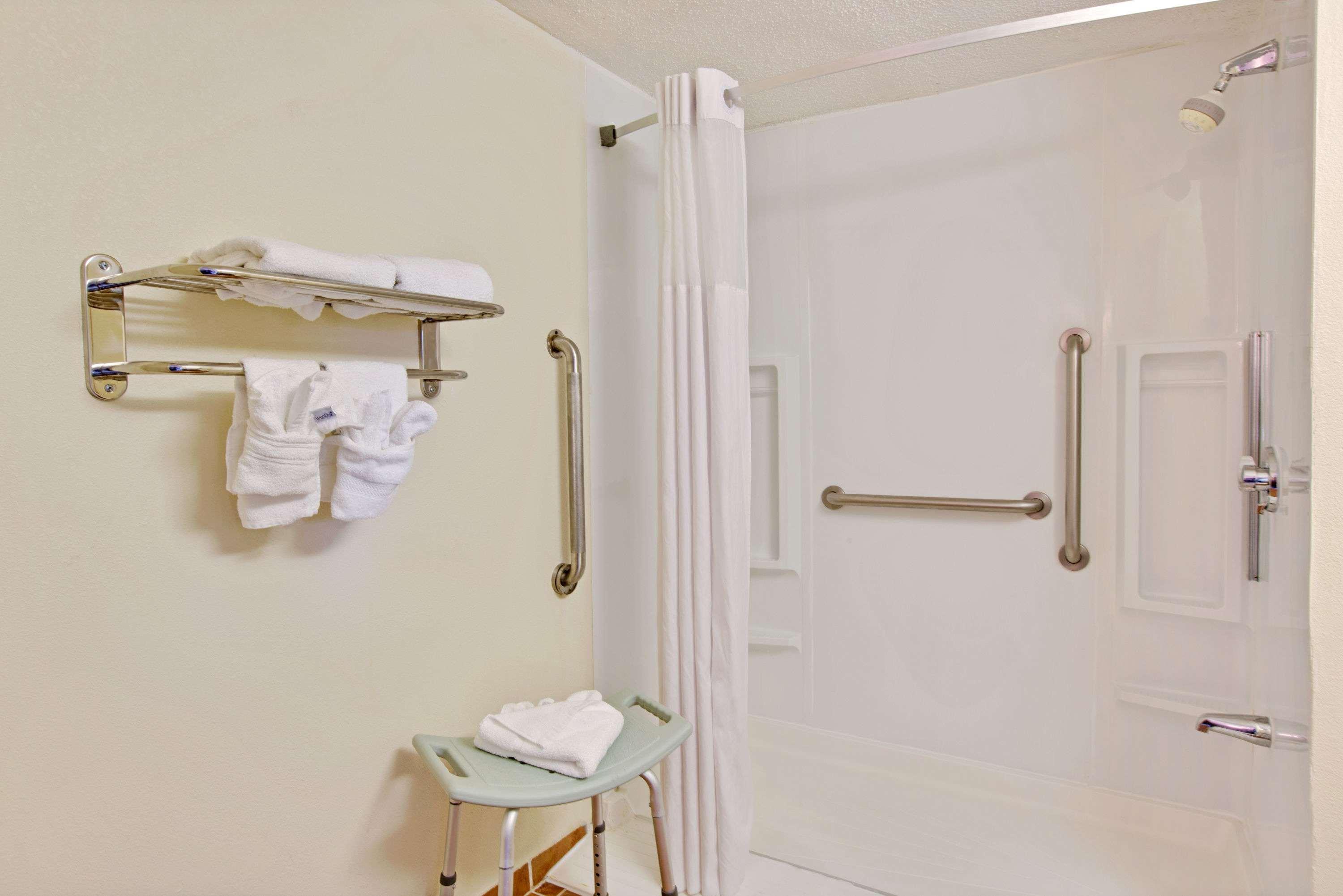 Days Inn By Wyndham Charlotte/Woodlawn Near Carowinds Екстериор снимка