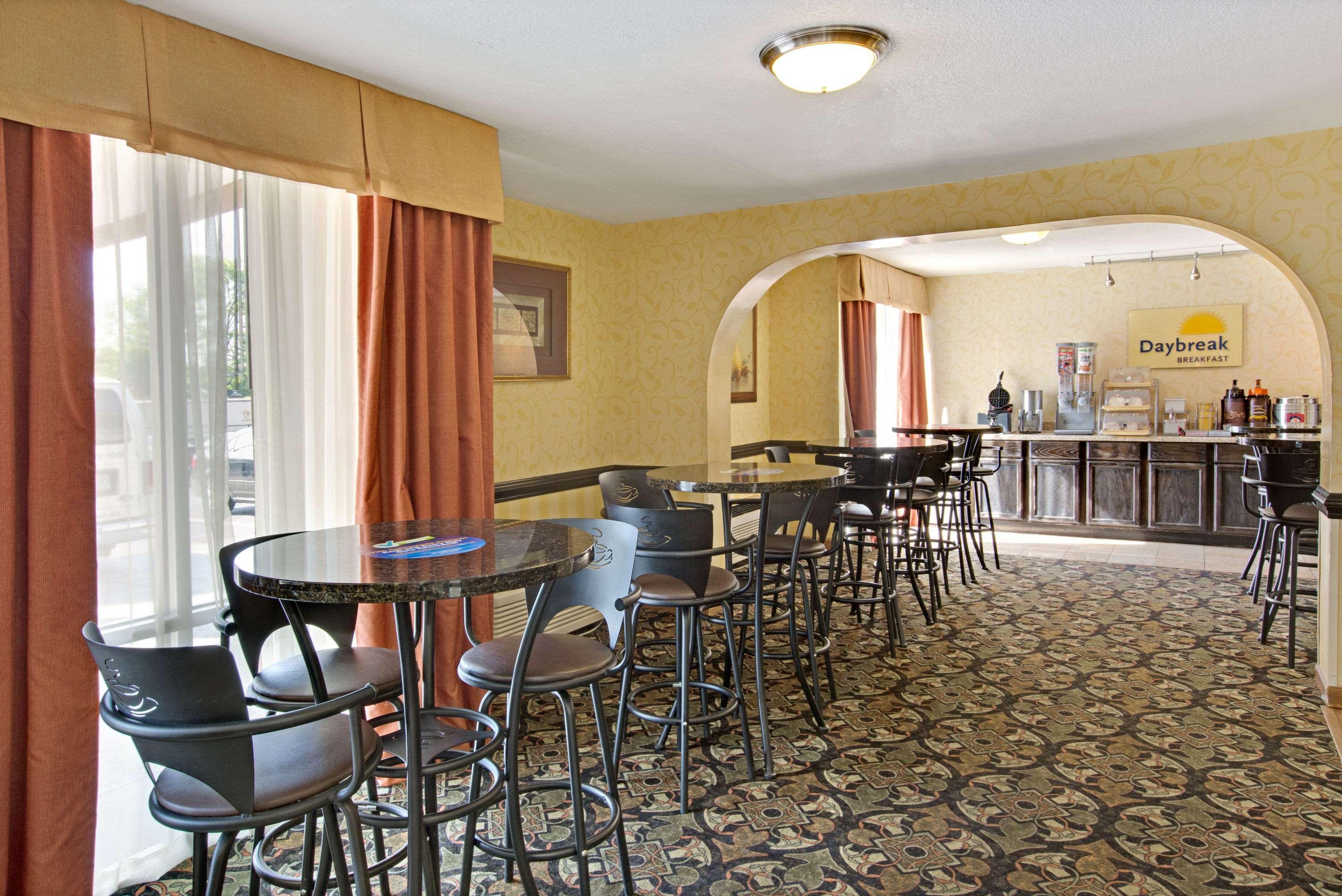 Days Inn By Wyndham Charlotte/Woodlawn Near Carowinds Екстериор снимка