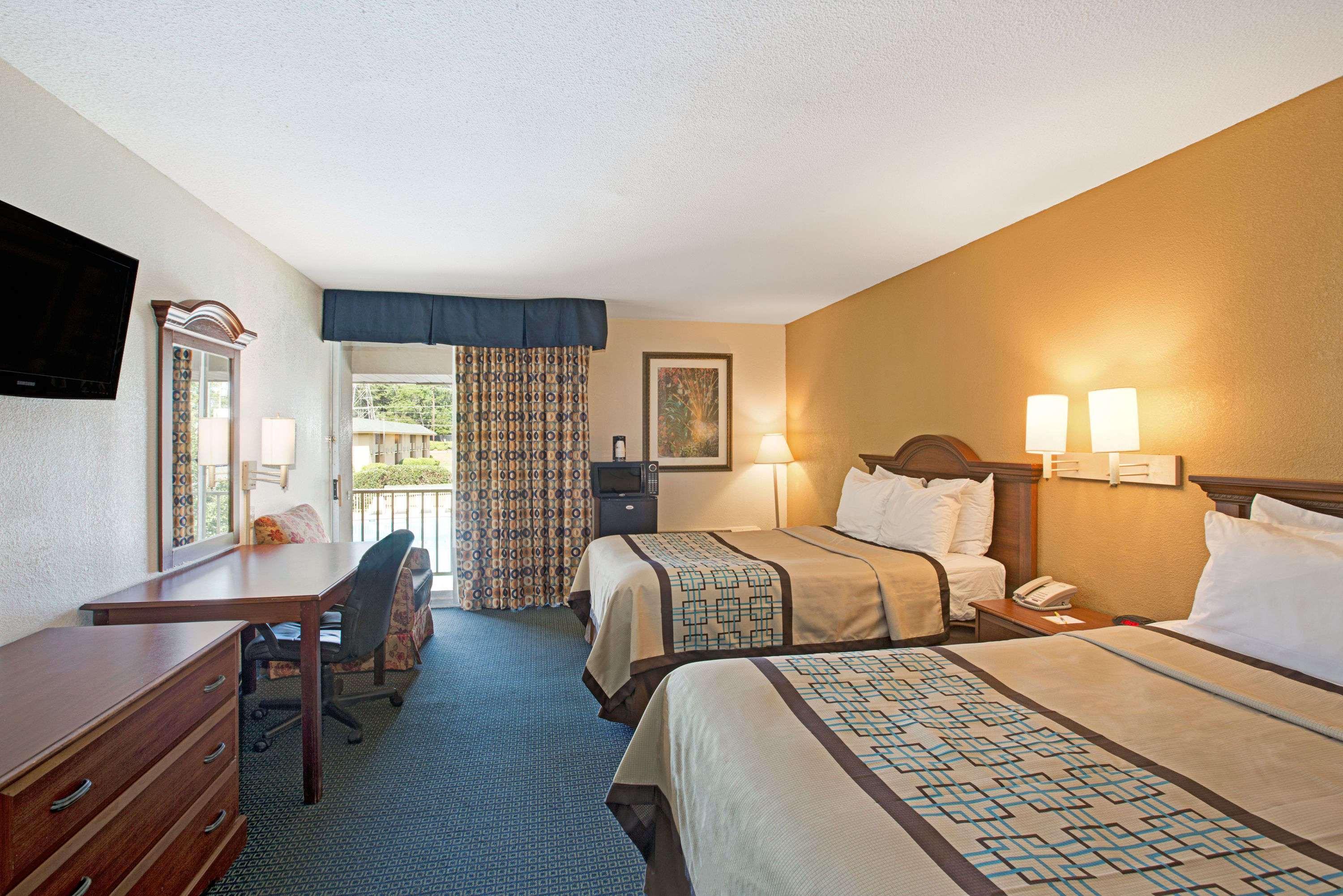 Days Inn By Wyndham Charlotte/Woodlawn Near Carowinds Екстериор снимка