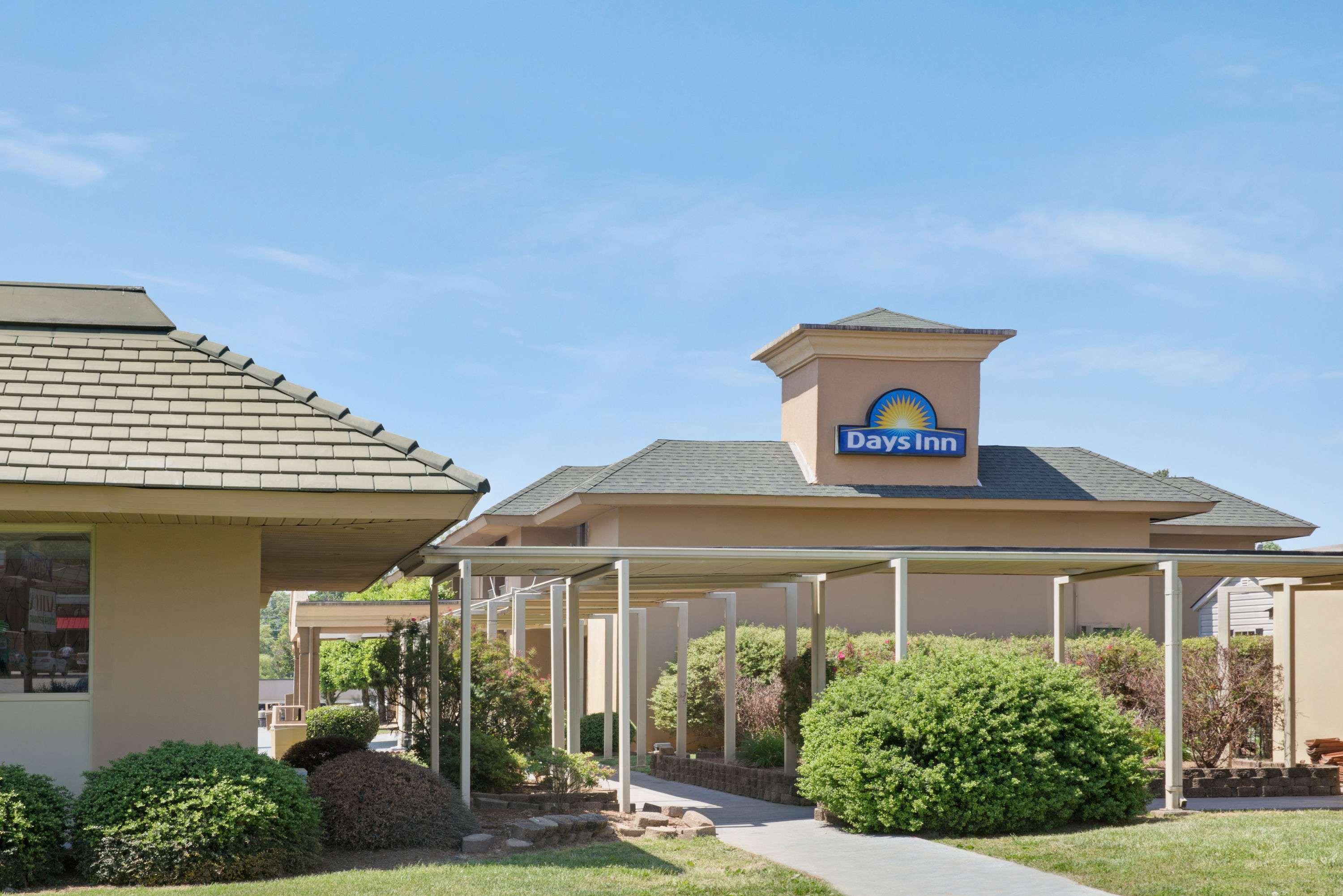 Days Inn By Wyndham Charlotte/Woodlawn Near Carowinds Екстериор снимка