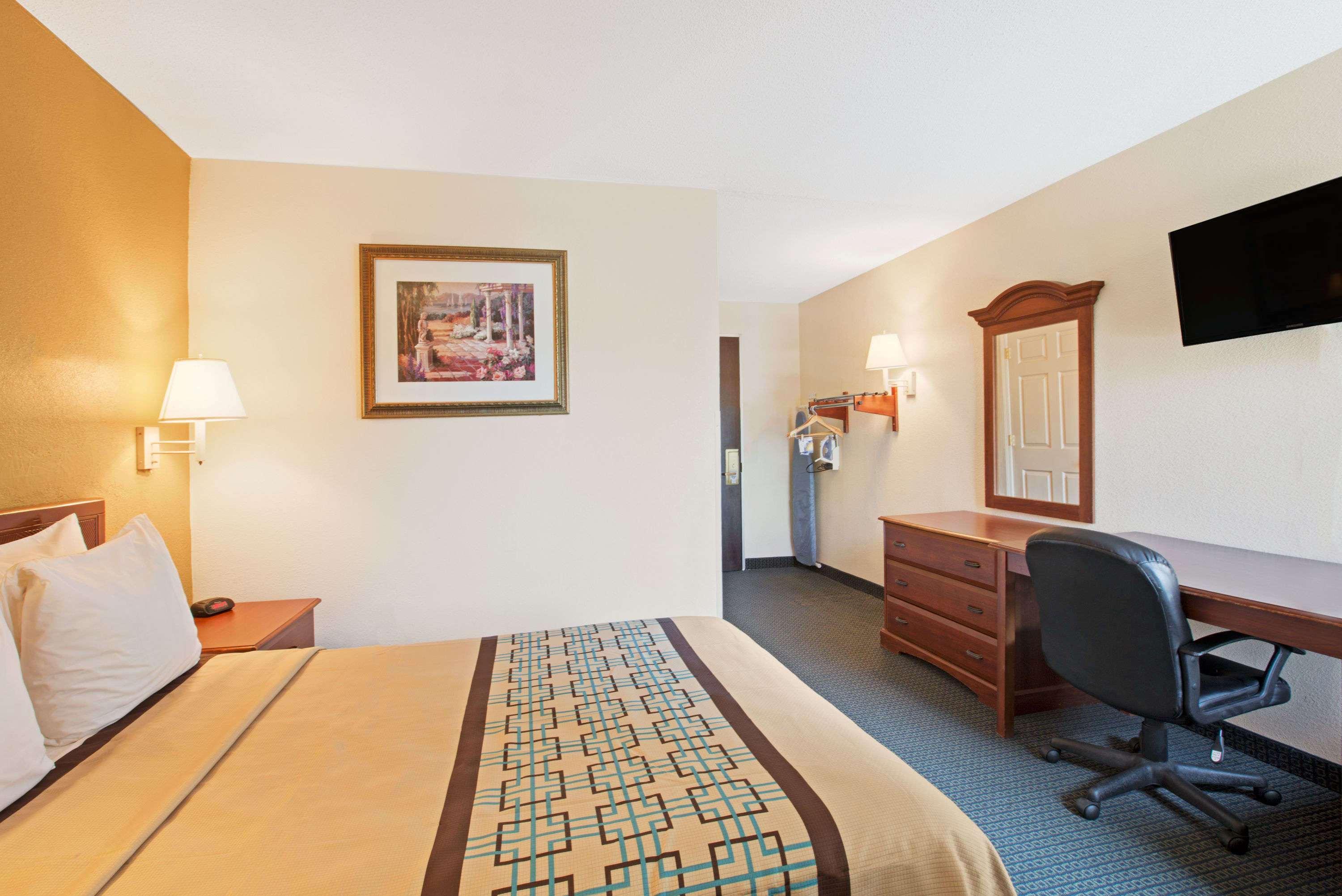 Days Inn By Wyndham Charlotte/Woodlawn Near Carowinds Екстериор снимка
