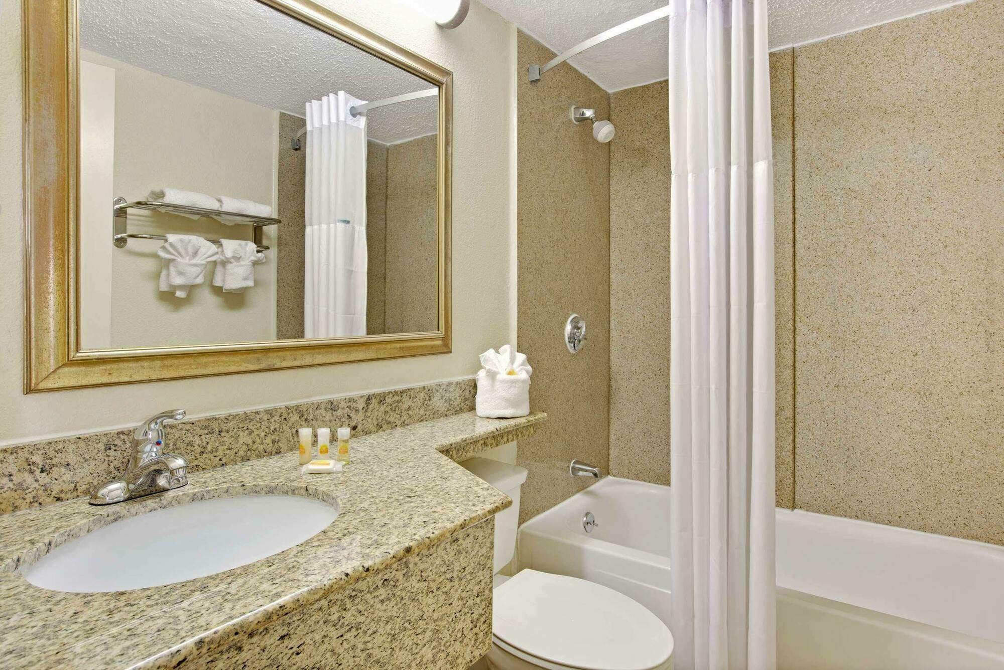 Days Inn By Wyndham Charlotte/Woodlawn Near Carowinds Екстериор снимка