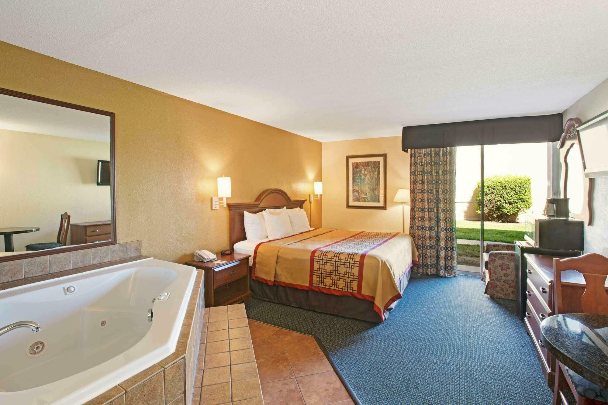 Days Inn By Wyndham Charlotte/Woodlawn Near Carowinds Екстериор снимка